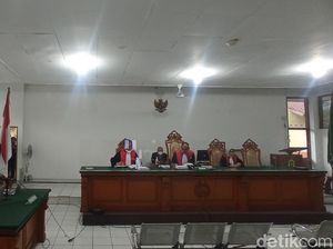 Terbukti Korupsi Bansos COVID-19, Aa Umbara Divonis 5 Tahun Penjara Terbukti Korupsi Bansos COVID-19, Aa Umbara Divonis 5 Tahun Penjara
