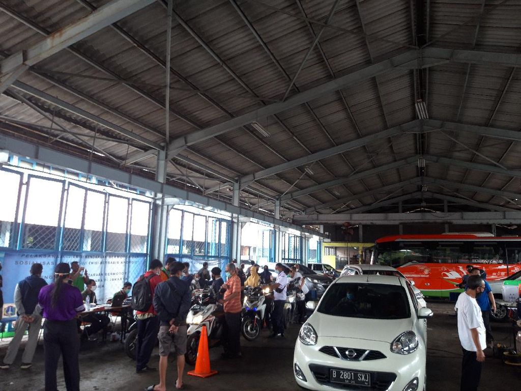 Diserbu Warga, Uji Emisi di Bengkel DLH DKI Jakarta Overkapasitas
