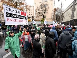 Warga Anti-Vaksinasi Ukraina Demo di Tengah Lonjakan Kasus Corona
