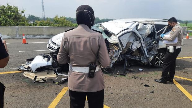 vanessa angel kecelakaan di tol