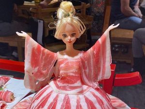 10 Ide Penyajian Makanan yang Nyeleneh Abis, Bikin Melongo!