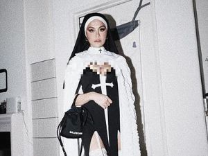 Foto: Penampilan Agnez Mo Pakai Kostum Ala Biarawati, Mesra Bareng Pacar Foto: Penampilan Agnez Mo Pakai Kostum Ala Biarawati, Mesra Bareng Pacar