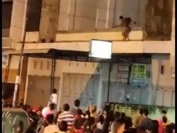 Kabur Bak Spider-Man Saat Dikepung Warga, Maling di Medan Ditangkap Polisi