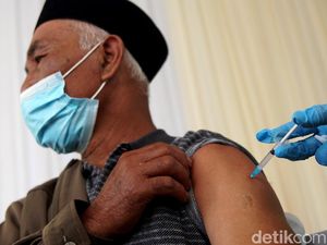 Antusias Warga Dieng Batur Disuntik Vaksin COVID-19