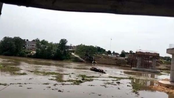 Begini Detik-detik Perahu Tambang Tenggelam di Bengawan Solo