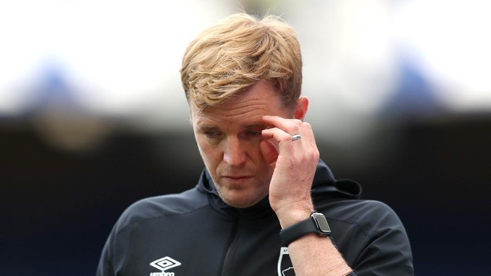 LIVERPOOL, ENGLAND - JULY 26: Eddie Howe, Manager of AFC Bournemouth  looks dejected after being relegated after the Premier League match between Everton FC and AFC Bournemouth  at Goodison Park on July 26, 2020 in Liverpool, England. Football Stadiums around Europe remain empty due to the Coronavirus Pandemic as Government social distancing laws prohibit fans inside venues resulting in all fixtures being played behind closed doors. (Photo by Catherine Ivill/Getty Images)