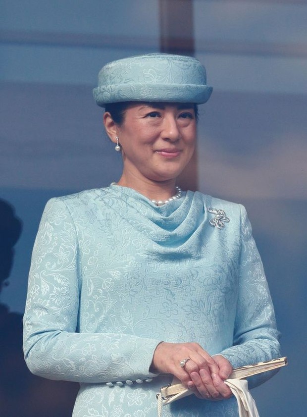 Foto: pinterest.com/25ans(ヴァンサンカン) Mengenakan dress yang sama/