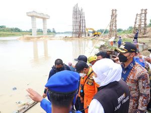 Khofifah Target Jembatan Penghubung Tuban-Bojonegoro Rampung 2021 Khofifah Target Jembatan Penghubung Tuban-Bojonegoro Rampung 2021