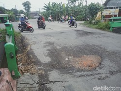 Hati-hati! Jembatan di Jalan Lingkar Barat Delanggu-Klaten Ini Ambles