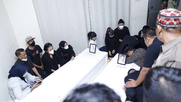Vanessa Angel dan Bibi Kembali Berdampingan, Kini Dalam Peti Jenazah