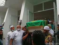 Jenazah Vanessa Angel dan Bibi Ardiansyah Disalatkan Banyak Pelayat