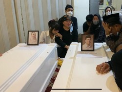 Lantunan Ayat Al Quran Sambut Jenazah Vanessa Angel dan Bibi di Rumah Duka