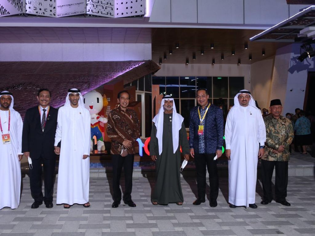 Momen Jokowi Kunjungi Paviliun Indonesia dan UEA di Dubai Expo
