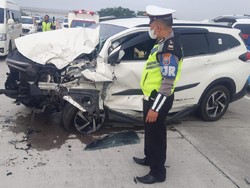 Dua Mobil Kecelakaan di Tol Ngawi Kertosono, 1 Orang Tewas - 4 Luka