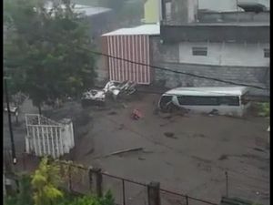 Kota Batu Diterjang Banjir Bandang, Begini 6 Kondisinya Kota Batu Diterjang Banjir Bandang, Begini 6 Kondisinya