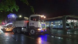 Penampakan Kereta LRT Jabodebek Pulang Kampung ke Madiun