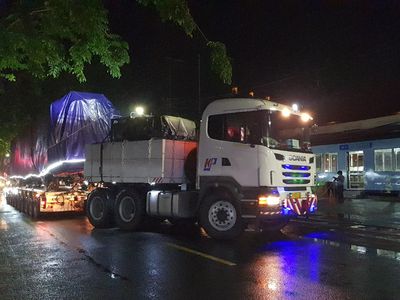 Penampakan Kereta LRT Jabodebek Pulang Kampung ke Madiun