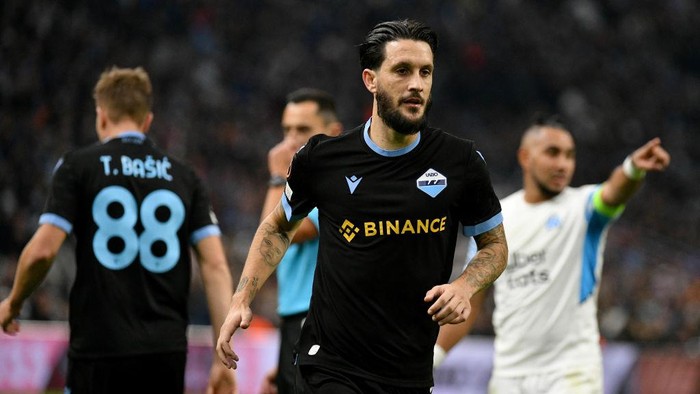 MARSEILLE, FRANCE - NOVEMBER 04: Luis Alberto of SS Lazio gestures during the UEFA Europa League group E match between Olympique Marseille and SS Lazio at Stade Velodrome on November 04, 2021 in Marseille, France. (Photo by Marco Rosi - SS Lazio/Getty Images)