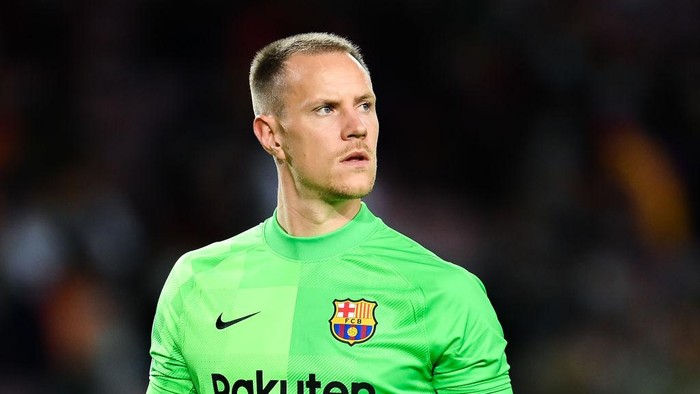 BARCELONA, SPAIN - OCTOBER 20: Marc-Andre ter Stegen of FC Barcelona looks on during the UEFA Champions League group E match between FC Barcelona and Dinamo Kiev at Camp Nou on October 20, 2021 in Barcelona, Spain. (Photo by David Ramos/Getty Images)
