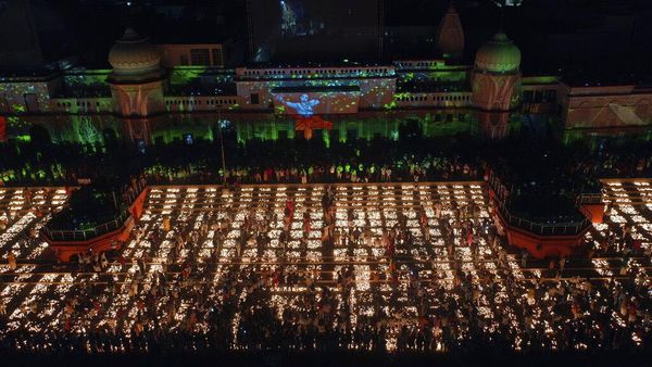 Melihat Perayaan Diwali yang Digelar di India hingga Jepang