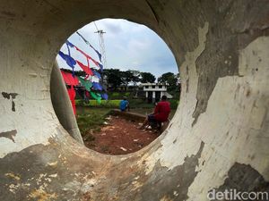 Berharap Untung dari Layangan Hias