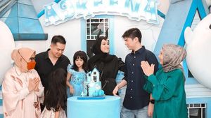 Olla Ramlan Bergaya Maleficent di Ultah Anak, Foto dengan Aufar Jadi Sorotan