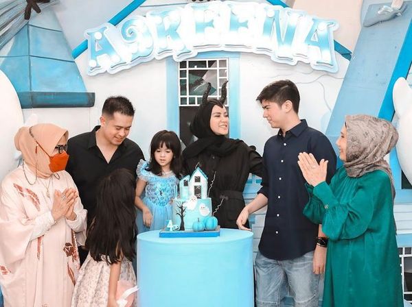 Olla Ramlan Bergaya Maleficent di Ultah Anak, Foto dengan Aufar Jadi Sorotan