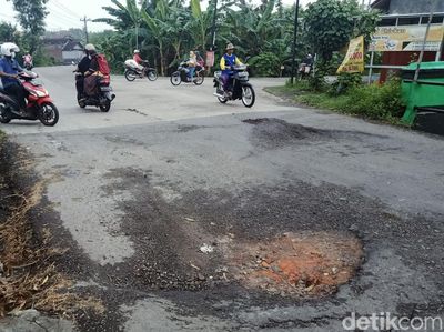 Pak Sopir Waspada! Jembatan di Kawasan Klaten Ini Ambles