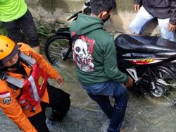 Pemotor di Riau Jatuh ke Parit-Terseret 300 Meter, Selamat Lalu Lapor RT