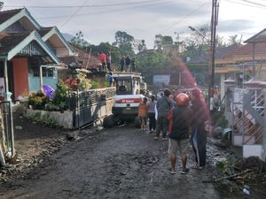 Beragam Versi Penyebab Banjir Bandang di Kota Batu Beragam Versi Penyebab Banjir Bandang di Kota Batu