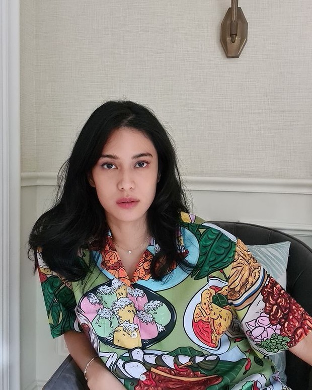 Playful style ala Dian Sastro/instagram.com/therealdisastr Playful style ala Dian Sastro