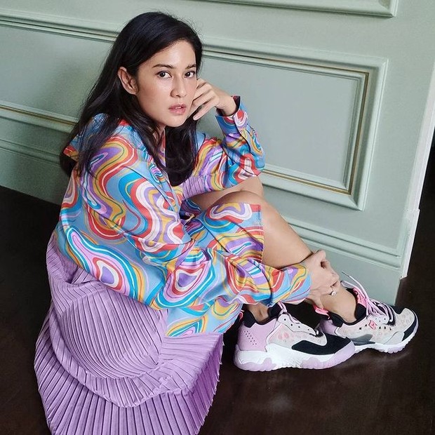 Playful style ala Dian Sastro/instagram.com/therealdisastr Playful style ala Dian Sastro