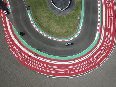 Foto: Warna-warni Trek Sirkuit Mandalika Jelang Gelar WSBK, Makin Cakep Aja!