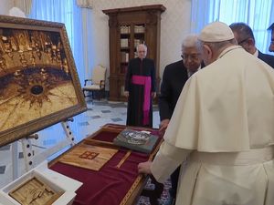 Temui Paus Fransiskus, Presiden Palestina Berikan Lukisan Makam Suci Temui Paus Fransiskus, Presiden Palestina Berikan Lukisan Makam Suci