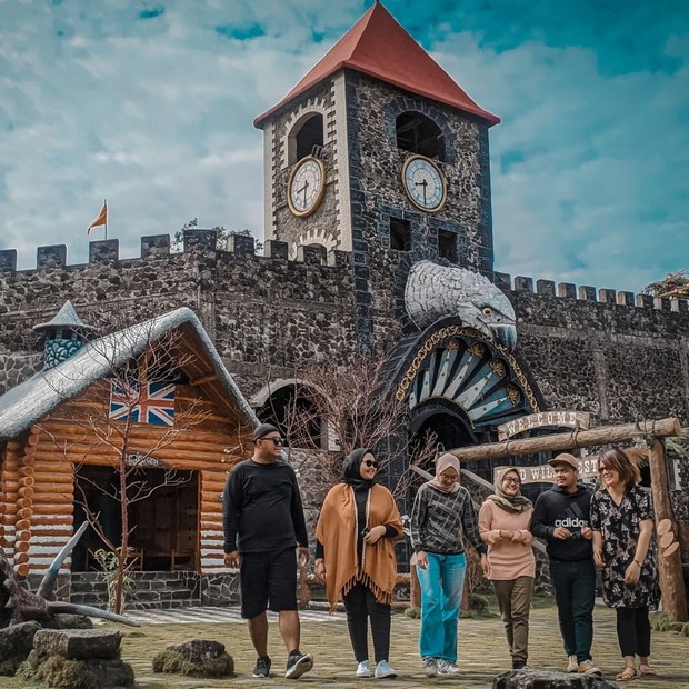 Rekomendasi tempat wisata Jogja yang murah dan indah/instagram/lavatourmerapi.id The Lost World Castle menjadi salah satu lokasi wisata indah yang murah meriah di Jogja.