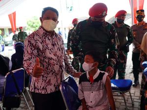 Serbuan Vaksinasi untuk Pelajar di SMPN 25 Kota Serang Serbuan Vaksinasi untuk Pelajar di SMPN 25 Kota Serang