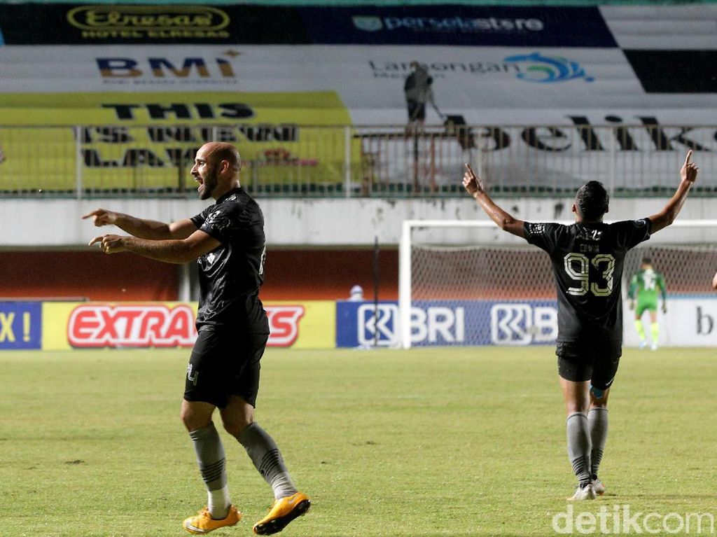 Jalan Persib ke Puncak Klasemen Liga 1: Persiapan Minim, Diprotes Bobotoh Jalan Persib ke Puncak Klasemen Liga 1: Persiapan Minim, Diprotes Bobotoh