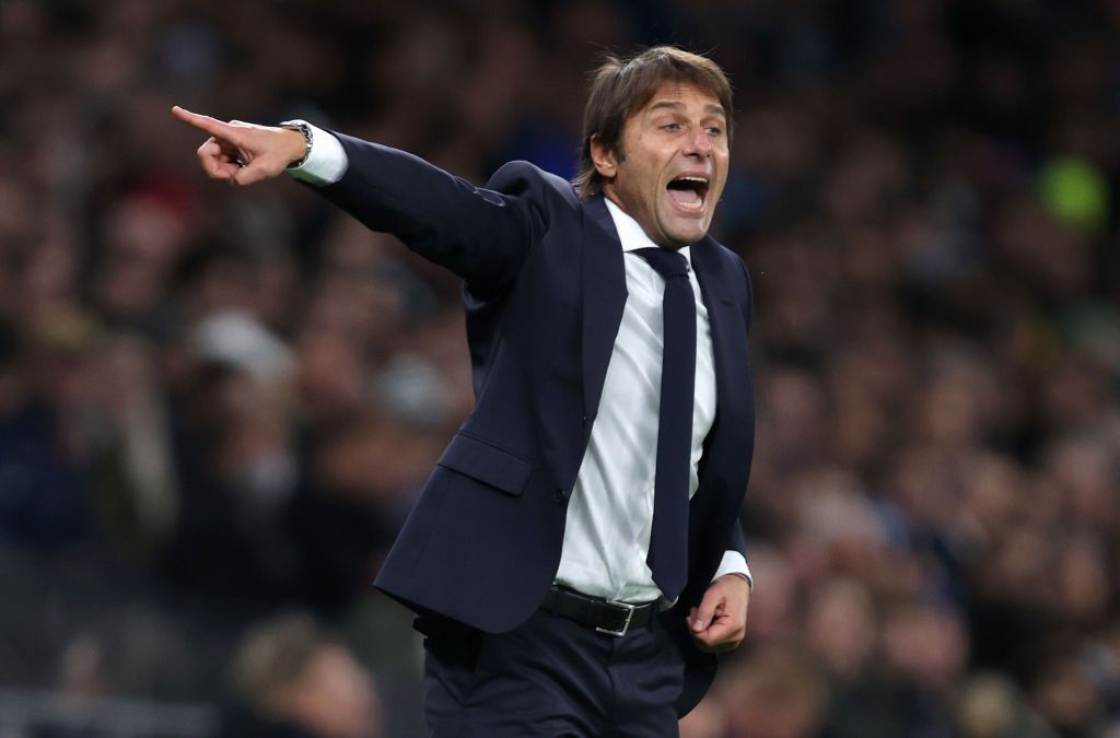 LONDON, ENGLAND - NOVEMBER 04: Antonio Conte, Manager of Tottenham Hotspur gives instructions during the UEFA Europa Conference League group G match between Tottenham Hotspur and Vitesse at Tottenham Hotspur Stadium on November 04, 2021 in London, England. (Photo by Julian Finney/Getty Images)