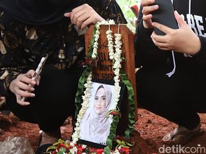 Keluarga Perkirakan Anak Vanessa Angel-Bibi Kembali ke Jakarta Hari Ini Keluarga Perkirakan Anak Vanessa Angel-Bibi Kembali ke Jakarta Hari Ini