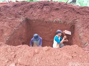 Vanessa Angel dan Bibi Ardiansyah Akan Dimakamkan di Satu Liang Lahad Vanessa Angel dan Bibi Ardiansyah Akan Dimakamkan di Satu Liang Lahad