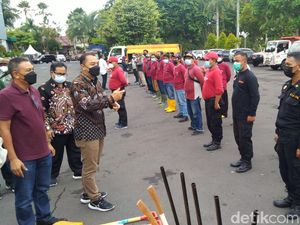Pemkot Surabaya Kirim Bantuan Alat Berat ke Kota Batu Pascabanjir Bandang