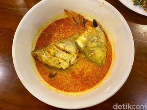Sluurp! Gurih Berempah Gulai Ikan Kakap di Warung Apung Mak Lika Sluurp! Gurih Berempah Gulai Ikan Kakap di Warung Apung Mak Lika