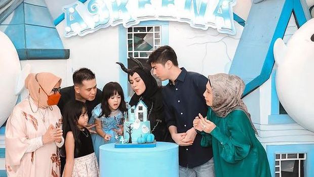 Momen Meriah Pesta Ultah ke-4 Adreena Anak Olla Ramlan & Aufar