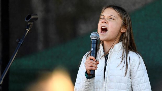 FILE PHOTO: Swedish climate activist Greta Thunberg takes part in a Global Climate Strike of the movement Fridays for Future, in central Stockholm, Sweden, October 22, 2021. Etrik Simander/TT News Agency via REUTERS THIS IMAGE HAS BEEN SUPPLIED BY A THIRD PARTY. SWEDEN OUT. NO COMMERCIAL OR EDITORIAL SALES IN SWEDEN/File Photo