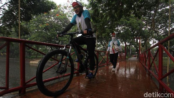 Aktivitas Bersepeda Mandiri di Kemayoran