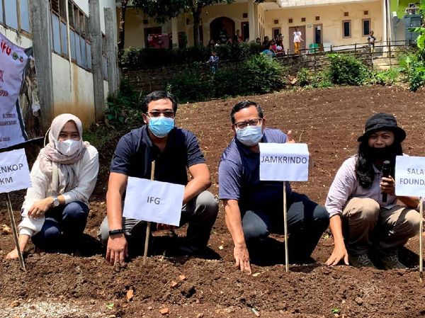Berdayakan Masyarakat Kelompok Tani