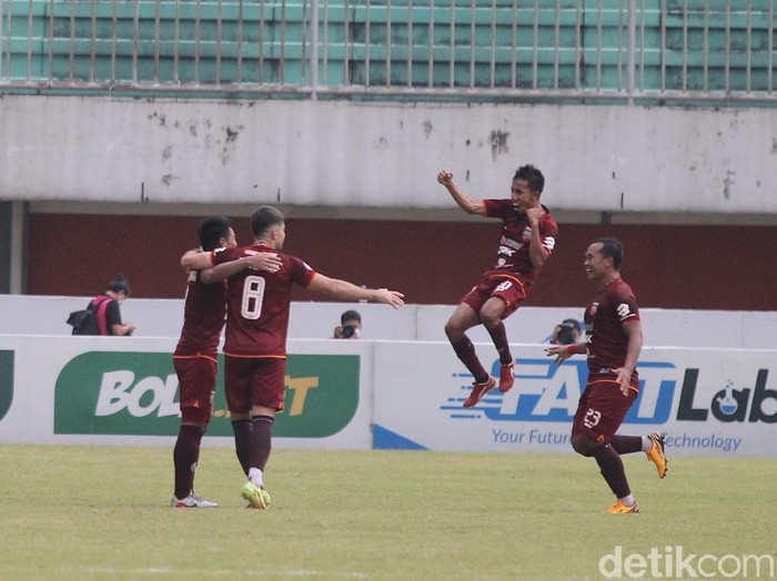 PSIS terhambat lajunya ke papan atas setelah takluk 0-1 dari Borneo FC. Berikut foto-foto pertandingannya!