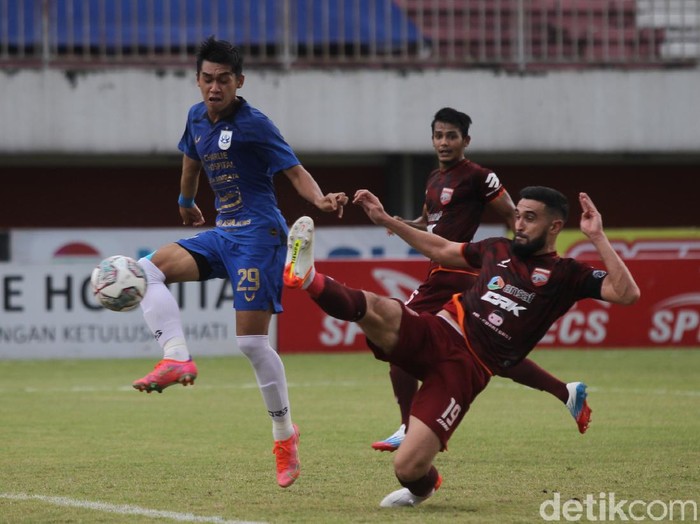 PSIS terhambat lajunya ke papan atas setelah takluk 0-1 dari Borneo FC. Berikut foto-foto pertandingannya!
