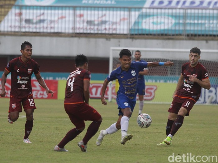 PSIS terhambat lajunya ke papan atas setelah takluk 0-1 dari Borneo FC. Berikut foto-foto pertandingannya!