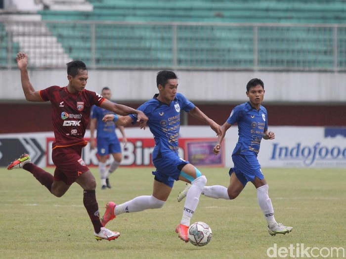 PSIS terhambat lajunya ke papan atas setelah takluk 0-1 dari Borneo FC. Berikut foto-foto pertandingannya!